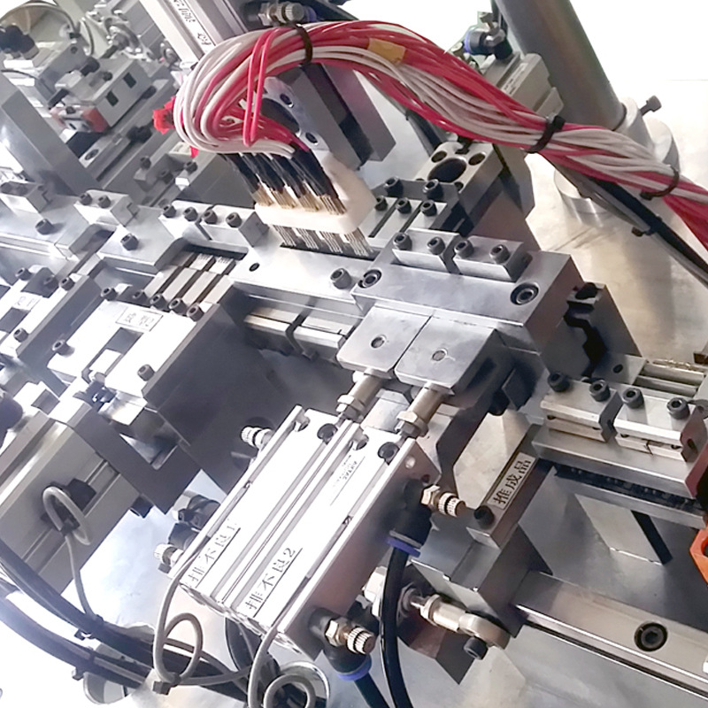 Máquina de montaje e inspección de roscado completamente automática para conectores